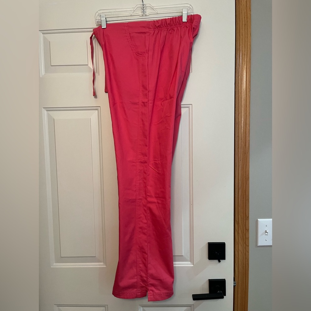 Women’s Carhartt watermelon pink textured scrub pant. Size medium - Picture 3 of 14